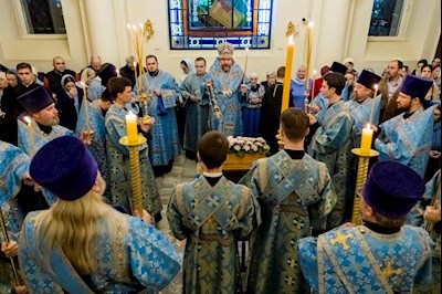 Епископ Симон совершил всенощное бдение в храме в честь иконы Божией Матери «Утоли моя печали» г. Саратова