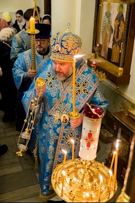 Епископ Симон совершил всенощное бдение в храме в честь иконы Божией Матери «Утоли моя печали» г. Саратова