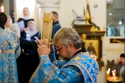 Епископ Симон совершил всенощное бдение в храме в честь иконы Божией Матери «Утоли моя печали» г. Саратова