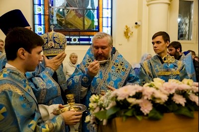 Епископ Симон совершил всенощное бдение в храме в честь иконы Божией Матери «Утоли моя печали» г. Саратова