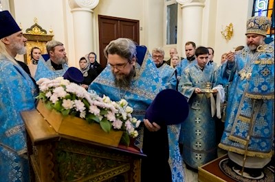 Епископ Симон совершил всенощное бдение в храме в честь иконы Божией Матери «Утоли моя печали» г. Саратова