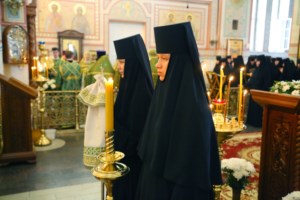 Митрополит Лонгин совершил Литургию в Преображенском соборе Серафимо-Дивеевского монастыря