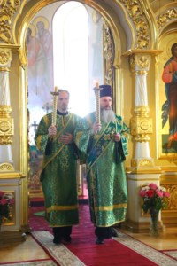 Митрополит Лонгин совершил Литургию в Преображенском соборе Серафимо-Дивеевского монастыря