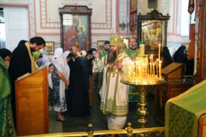Митрополит Лонгин совершил Литургию в Преображенском соборе Серафимо-Дивеевского монастыря