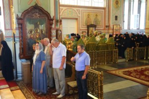 Митрополит Лонгин совершил Литургию в Преображенском соборе Серафимо-Дивеевского монастыря