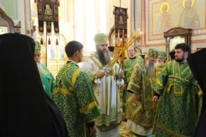 Митрополит Лонгин совершил Литургию в Преображенском соборе Серафимо-Дивеевского монастыря