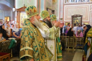 Митрополит Лонгин совершил Литургию в Преображенском соборе Серафимо-Дивеевского монастыря