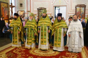 Митрополит Лонгин совершил Литургию в Преображенском соборе Серафимо-Дивеевского монастыря
