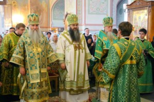 Митрополит Лонгин совершил Литургию в Преображенском соборе Серафимо-Дивеевского монастыря