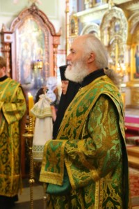 Митрополит Лонгин совершил Литургию в Преображенском соборе Серафимо-Дивеевского монастыря