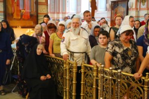 Митрополит Лонгин совершил Литургию в Преображенском соборе Серафимо-Дивеевского монастыря