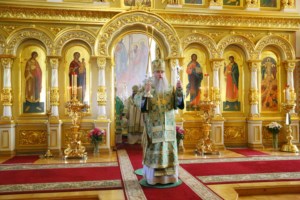 Митрополит Лонгин совершил Литургию в Преображенском соборе Серафимо-Дивеевского монастыря