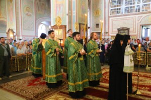 Митрополит Лонгин совершил Литургию в Преображенском соборе Серафимо-Дивеевского монастыря