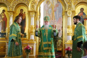 Митрополит Лонгин совершил Литургию в Преображенском соборе Серафимо-Дивеевского монастыря