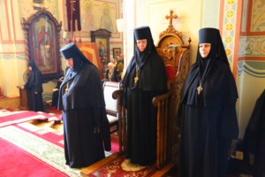 Митрополит Лонгин совершил Литургию в Преображенском соборе Серафимо-Дивеевского монастыря