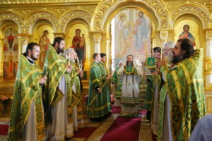 Митрополит Лонгин совершил Литургию в Преображенском соборе Серафимо-Дивеевского монастыря