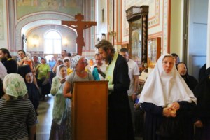 Митрополит Лонгин совершил Литургию в Преображенском соборе Серафимо-Дивеевского монастыря