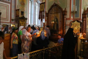 Митрополит Лонгин совершил Литургию в Преображенском соборе Серафимо-Дивеевского монастыря