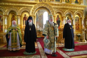 Митрополит Лонгин совершил Литургию в Преображенском соборе Серафимо-Дивеевского монастыря