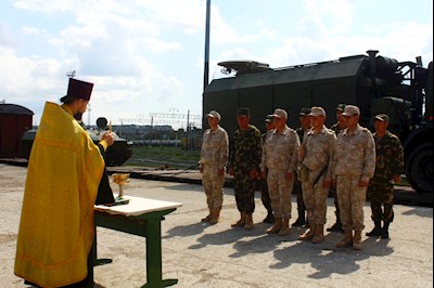 Священник освятил военную технику перед отправкой на состязания
