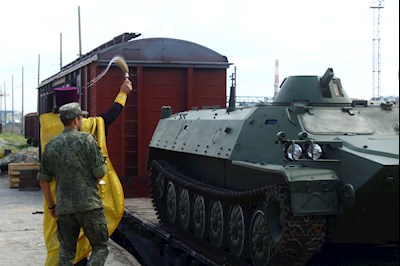 Священник освятил военную технику перед отправкой на состязания