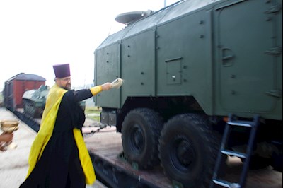 Священник освятил военную технику перед отправкой на состязания