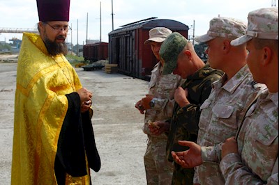 Священник освятил военную технику перед отправкой на состязания