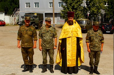 Священник освятил военную технику перед отправкой на состязания