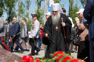 Митрополит Лонгин принял участие в торжественных мероприятиях в парке Победы на Соколовой горе