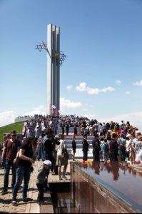 Митрополит Лонгин принял участие в торжественных мероприятиях в парке Победы на Соколовой горе