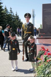 Митрополит Лонгин принял участие в торжественных мероприятиях в парке Победы на Соколовой горе