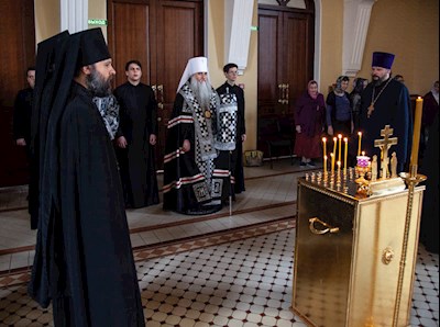Уставное богослужение на Архиерейском подворье — в храме святого апостола и евангелиста Иоанна Богослова при СПДС