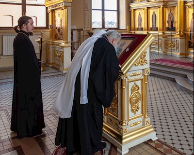 Вечернее богослужение на Архиерейском подворье — в храме во имя святого апостола и евангелиста Иоанна Богослова при СПДС
