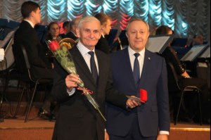 Митрополит Лонгин принял участие в торжественном мероприятии ко Дню Конституции