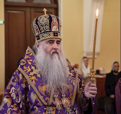 Вечернее богослужение на Архиерейском подворье — в храме во имя святого апостола и евангелиста Иоанна Богослова при СПДС