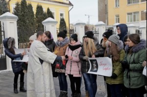 Возле храма в честь иконы Божией Матери «Утоли моя печали» совершена лития по Елизавете Глинке и другим жертвам авиакатастрофы