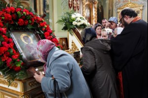 В Саратов доставлены мощи святого великомученика и целителя Пантелеимона
