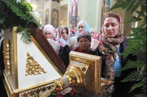 В Саратов доставлены мощи святого великомученика и целителя Пантелеимона