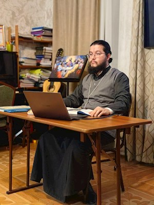В библейских группах Саратовской епархии проходят занятия по изучению Священного Писания