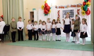 Воспитанники «Колоска» поздравили ветеранов с Днем Победы