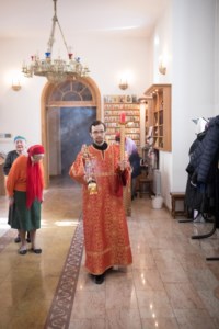 Совершена Пасхальная литургия с сурдопереводом