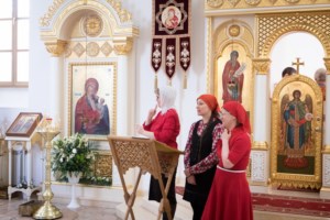 Совершена Пасхальная литургия с сурдопереводом