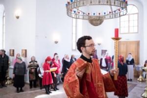 Совершена Пасхальная литургия с сурдопереводом