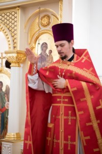 Совершена Пасхальная литургия с сурдопереводом