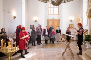 Совершена Пасхальная литургия с сурдопереводом