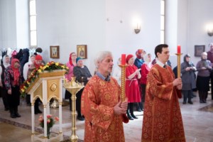 Совершена Пасхальная литургия с сурдопереводом