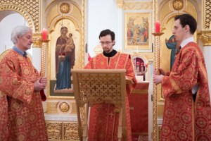 Совершена Пасхальная литургия с сурдопереводом