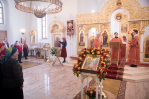 Совершена Пасхальная литургия с сурдопереводом