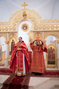 Совершена Пасхальная литургия с сурдопереводом