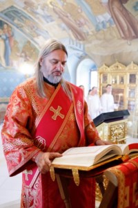 В Свято-Троицком соборе совершена Крещальная литургия